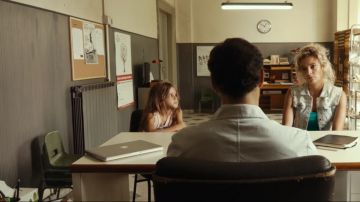 The laptop Macbook Apple in the film Fortunata