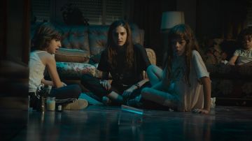 Les sneakers basses Converse dans Le film Verónica