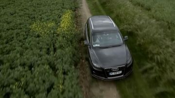 El coche Audi Q7 en la película Cache Cache 2018