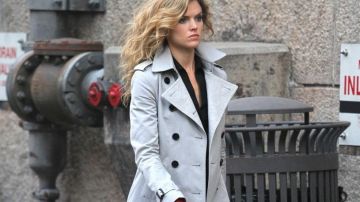 Trench porté par Catwoman (Camren Bicondova) comme on le voit dans Gotham S02E03