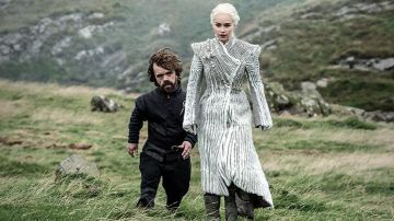 The winter coat gray-and-white Daenerys Targaryen (Emilia Clarke) in Game of Thrones S07E06