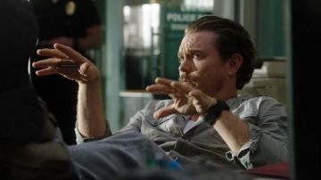 Watch Martin Riggs (Clayne Crawford) in The lethal Weapon S01E04
