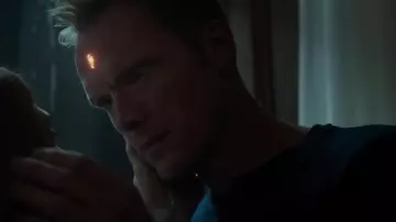 Le pull bleu de Vision (Paul Bettany) dans Avengers : Infinity War