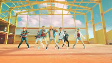 The sweater striped in Gucci J-Hope of Bangtan Boys in the clip DNA of BTS