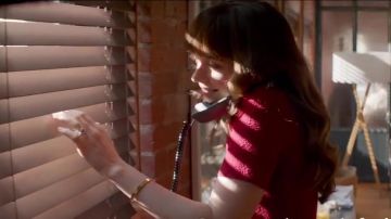 The bracelet pink gold Cartier of Anastasia Steele (Dakota Johnson) in 50 shades lighter