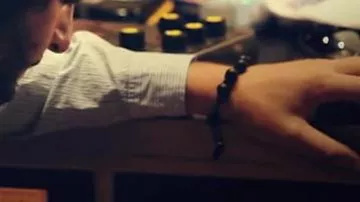 Pulsera como Amir Amir Amir - He buscado (Clip Oficial)