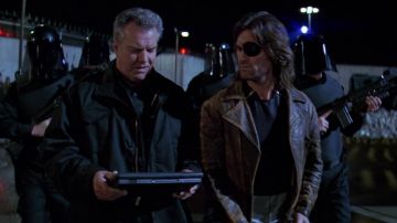 Veste en cuir portée par Snake (Kurt Russell) comme on le voit dans les tenues de film Escape From L.A.