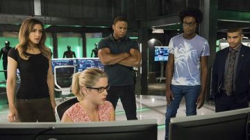 The computer of Felicity Smoak (Emily Bett Rickards) in Arrow S06E03