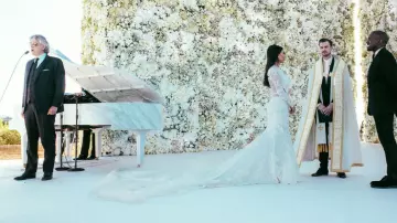 La robe de mariage Givenchy de Kim Kardashian dans L'incroyable famille Kardashian S04E00