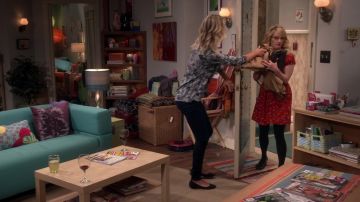 Penny's Chloé Black Ballerinas (Kaley Cuoco) en The Big Bang Theory S10E02
