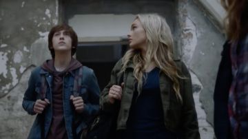 Le blouson kaki Sanctuary de Lauren Strucker (Natalie Alyn Lind) dans The Gifted S01E11