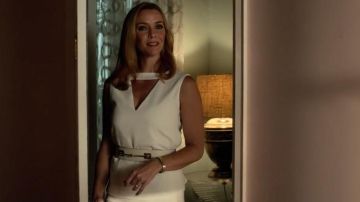 El cinturón de Gucci de Leslie Dean (Annie Wersching) en Marvel's Runaways S01E09