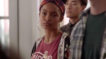 Kimono Topshop de Zoey Johnson (Yara Shahidi) en Grown-ish S01E01