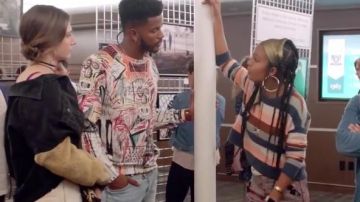 Suéter a rayas Madewell de Zoey Johnson (Yara Shahidi) en S01E02