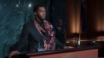 Le foulard de Black Panther (Chadwick Boseman) dans Black Panther
