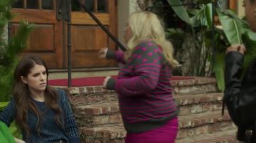 Fat Amy's (Rebel Wilson) Dsquared2 pantalones rosas en Pitch Perfect 3