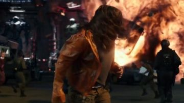 The windproof hooded orange Amara Namani (Cailee Spaeny) in Pacific Rim: Uprising
