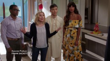 El vestido amarillo estampado floral de Tahani Al Jamil (Jameela Jamil) en The Good Place (Temporada 2 - Episodio 2)