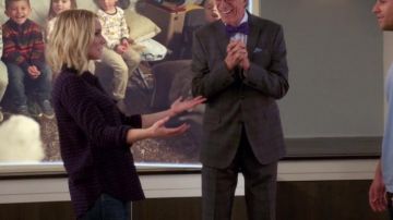 The shirt plum and black Eleanor Shellstrop (Kristen Bell) in The Good Place S02E02