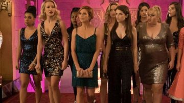 The clutch INC International Concepts Chloe (Brittany Snow) in Pitch Perfect 3