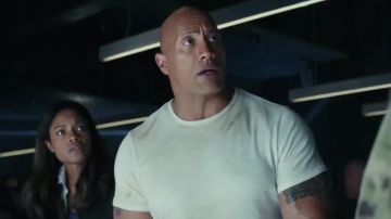 The white t-shirt of David Okoye (Dwayne Johnson) in Rampage