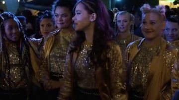 El bombardero dorado de Emily's Bellas (Hailee Steinfeld) en Pitch Perfect 3