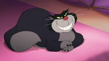 La réplique en peluche du chat Lucifer dans Cendrillon