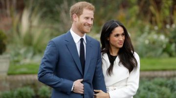 The white coat of Meghan Markle at the announcement of her engagement with prince Harry in the story of 50min Inside