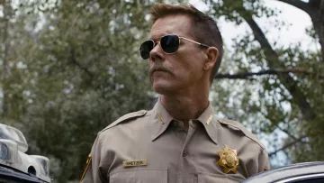 Sheriff Kretzer's (Kevin Bacon) Aviador Randolph Engineering gafas de sol en Cop Car