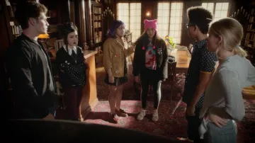 Les baskets Vans SK8 roses de Molly Hernandez (Allegra Acosta) dans Marvel's Runaway's S01E09