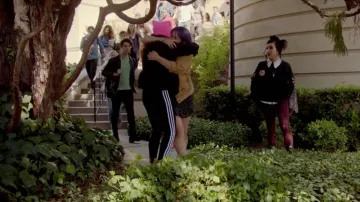 The legging black Adidas three stripes of Molly Hernandez (Allegra Acosta) in Marvel's Runaways S01E09