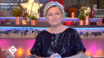 La camiseta de manga corta con lentejuelas de Anne-Elisabeth Lemoine en C à vous del 05/11/2017