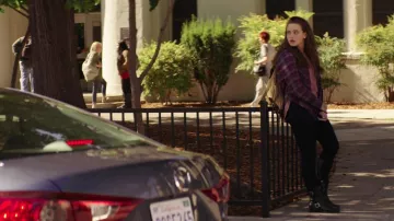 Les Boots de Hannah Baker (Katherine Langford) dans 13 Razones por las que S01E04