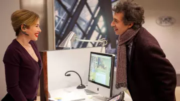 The scarf plaid Laurent (Eric Elmosnino) in I'm doing better