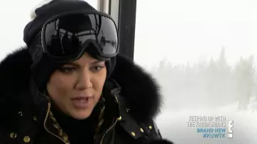 Les lunettes de ski Anon de Khloe Kardashian dans L'incroyable famille Kardashian S12E08