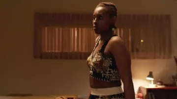 Le soutien-gorge Watu La Raw d'Issa Dee (Issa Rae) dans Insecure S02E01