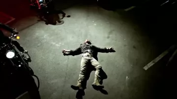 Chinos tan trousers worn by Martin Riggs (Clayne Crawford) as seen in Lethal Weapon S01E02