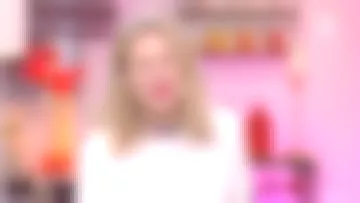 The Top details display of Agathe Lecaron in The house of the mother of the 08/01/2018