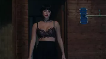 Le soutien gorge bustier de Betty Cooper (Lili Reinhart) dans Riverdale S01E03
