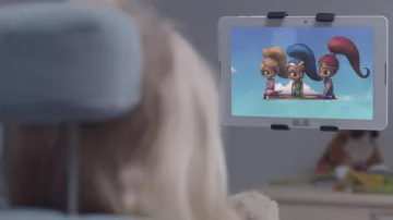 El DVD Shimmer & Shine que Sara (Aniya Hodge) ve en Black Mirror S04E02