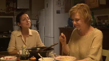 The yellow shirt of Clara (Anna Sigalevitch) in That The Devil Takes Us