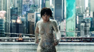 The combination of the major Mira Killian (Scarlett Johansson) in the film Ghost in the Shell