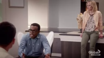 A.L.C. Harper Floral Top usado por Eleanor Shellstrop (Kristen Bell) como se ve en The Good Place S02E09
