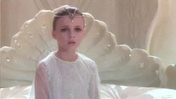 la couronne de l'impératrice (Tami Stronach) dans l'histoire sans fin