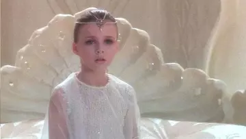 the crown of the empress (Tami Stronach) in the history without end