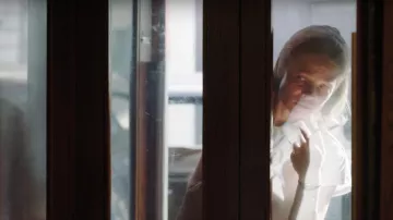 La montre ronde vintage de Marguerite Duras (Mélanie Thierry) dans La Douleur
