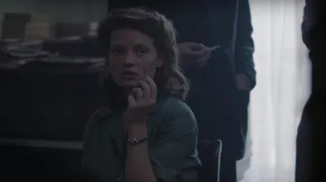 La petite montre vintage de Marguerite Duras (Mélanie Thierry) dans La Douleur