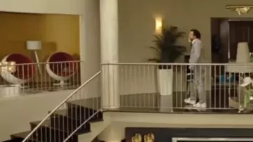 Les fauteuils Egg chair vu dans le film Fatal bazooka