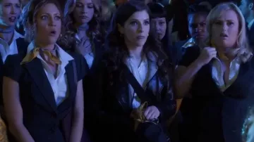 Beca Mitchell (Anna Kendrick) Catherine Catherine Blouse comme vu dans la Hauteur Parfaite 3