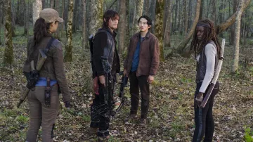 La chaqueta beige de Glenn Rhee (Steven Yeun) en The Walking Dead S06E15
